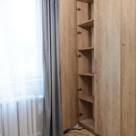Paderewskiego 34 *